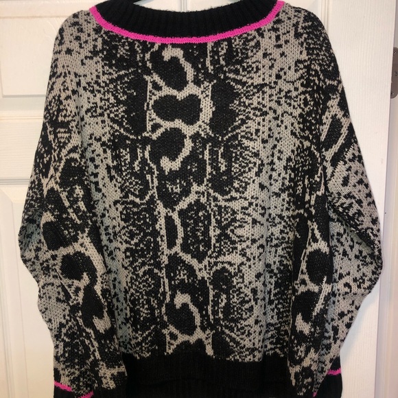 Snake Print Sweater - Picture 4 of 5